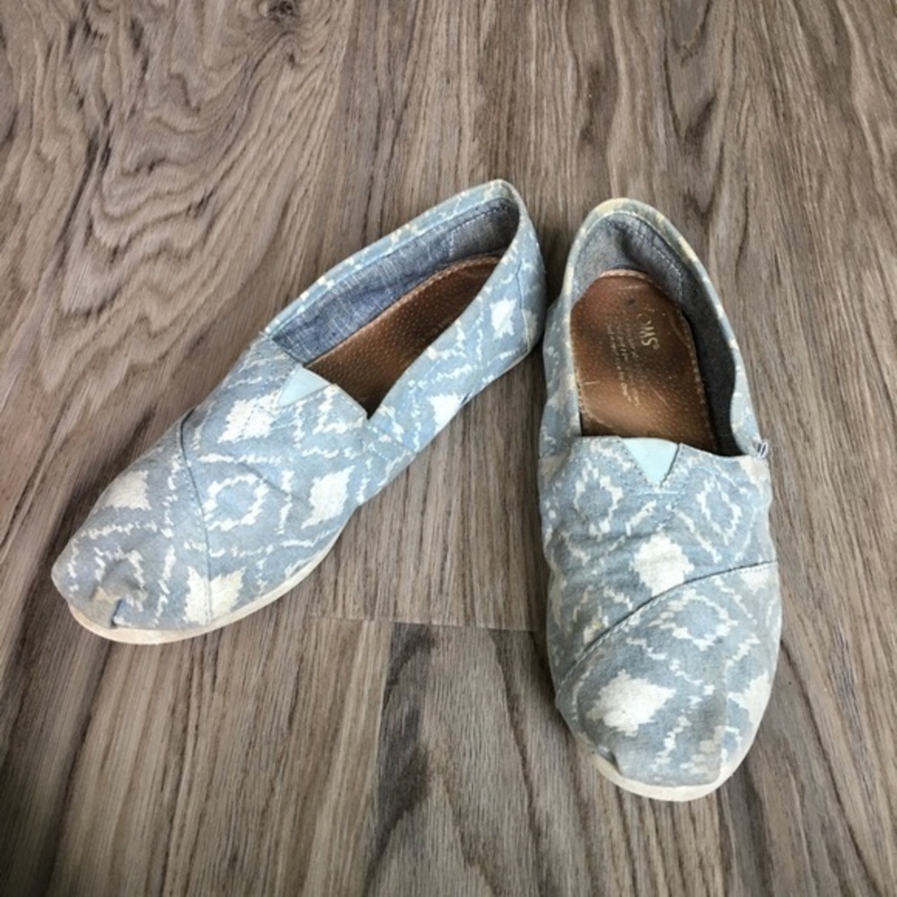 TOMS Women's CLASSIC Canvas Slip On Flats Size‎ 8 Blue Aztec Print